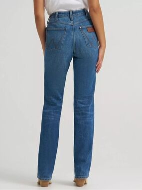 Wrangler High-Rise Straight Leg Heritage Jean